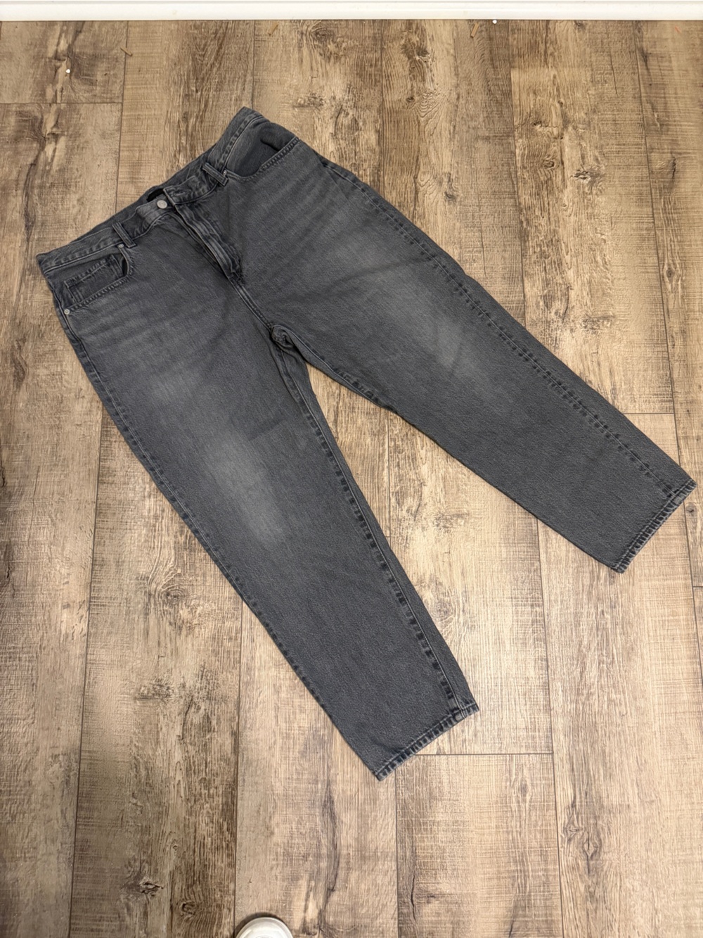 Uniqlo Women’s Straight Leg Jeans in Charcoal